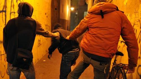 Montemurlo, calci e pugni tra adolescenti: la nuova folle sfida sui social