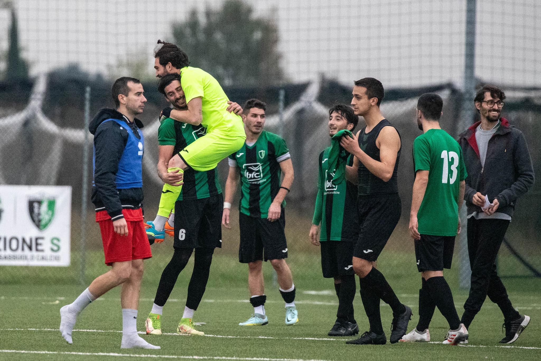 Neviani, portiere in gol disobbedendo al mister