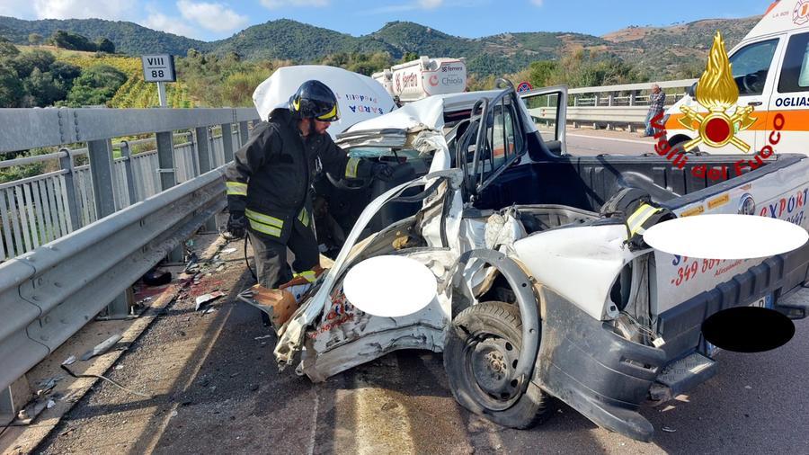 Scontro vettura-autotreno sulla 125 var: 51enne di Tertenia con l’elisoccorso in ospedale a Cagliari