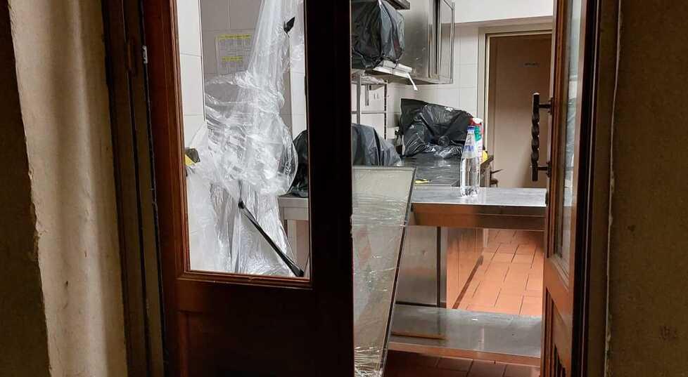 L’ennesimo furto all’enoteca “Il Mercante”, lo sfogo dei titolari: «Siamo esasperati» 