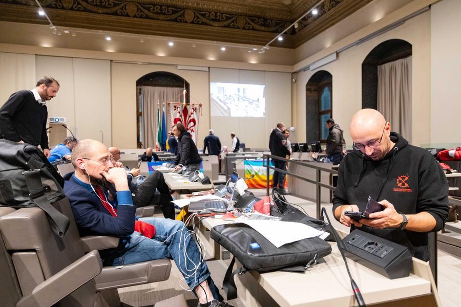 Ex Gkn, la protesta è finita: gli operai escono da Palazzo Vecchio