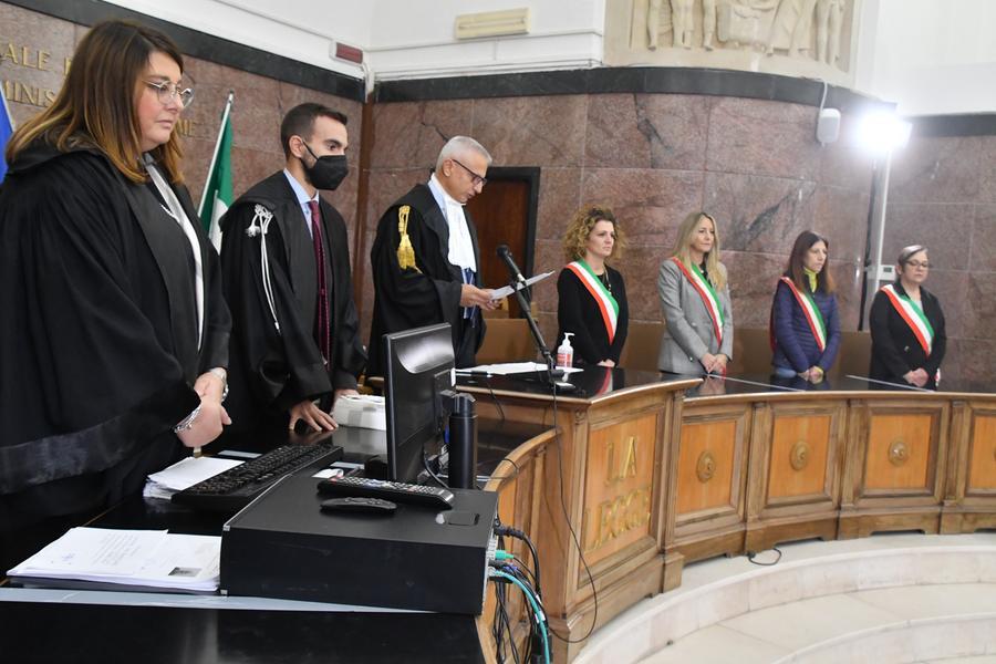 
	Il presidente della Corte d'assise di Sassari Massimo Zaniboni legge la sentenza per l'assassinio di Speranza Ponti (foto Mauro Chessa)


