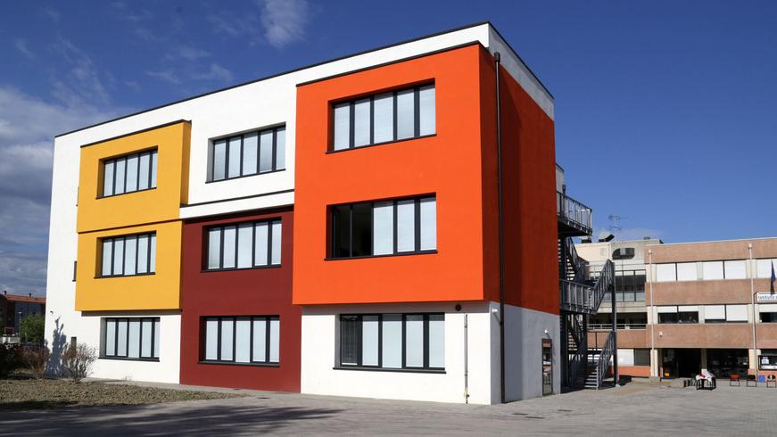 Modena. Istituto Selmi, in classe con giacche e coperte «Nella palazzina nuova si congela»