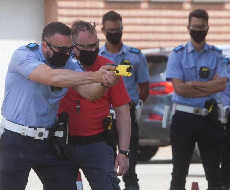 Ferrara, la richiesta: «Subito la pistola taser anche alla polizia locale»