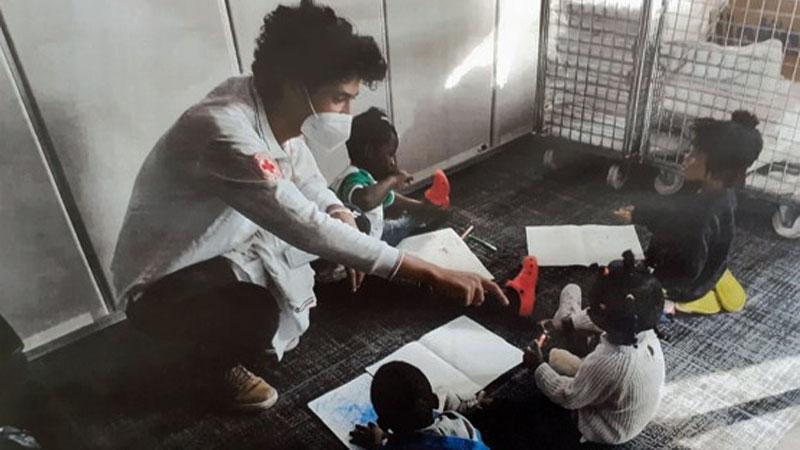 
	Ahmed aiuta i bambini che arrivano da Paesi in condizioni sociali ed economiche critiche&nbsp;

