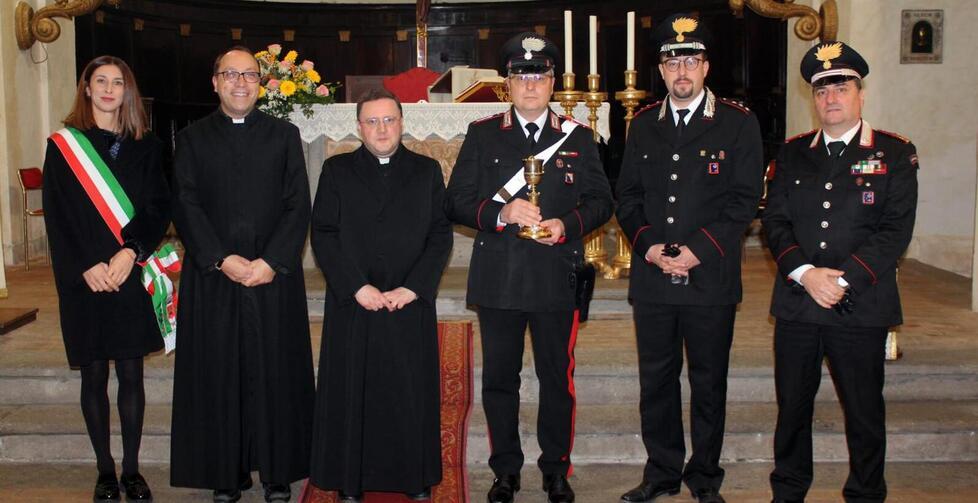 Era in vendita da un antiquario camaiorese l’antico calice rubato da una chiesa del Viterbese