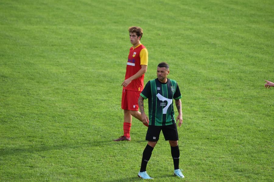 
	Tavano in campo nella sua ultima partita da calciatore, contro il San Miniato Basso con la maglia del Tuttocuoio, nel campionato di Eccellenza&nbsp;(Foto Ac Tuttocuoio)

