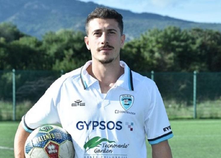 
	Mordini con la nuova maglia dell'Olbia

