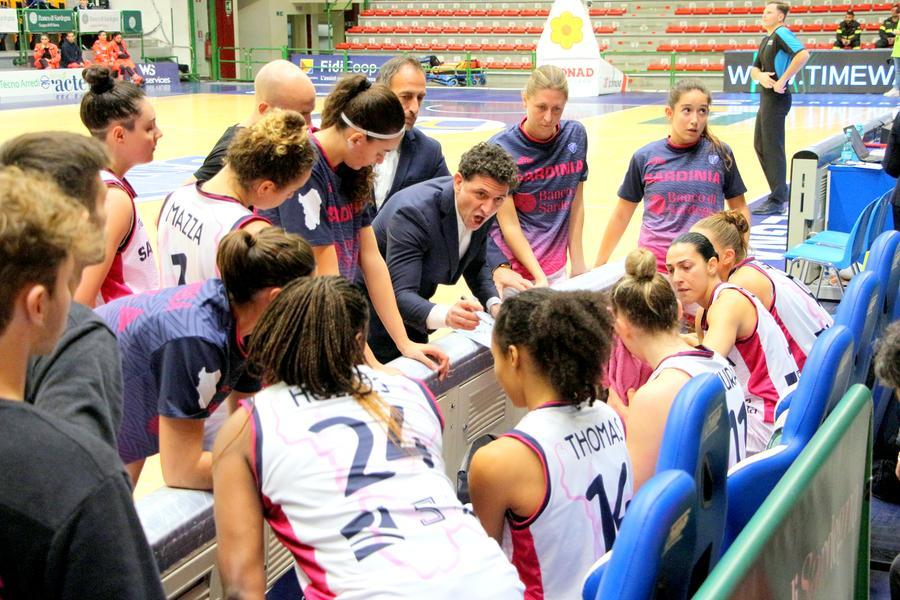 
	Time out di Restivo e delle ragazze della Dinamo (foto ivan nuvoli)


