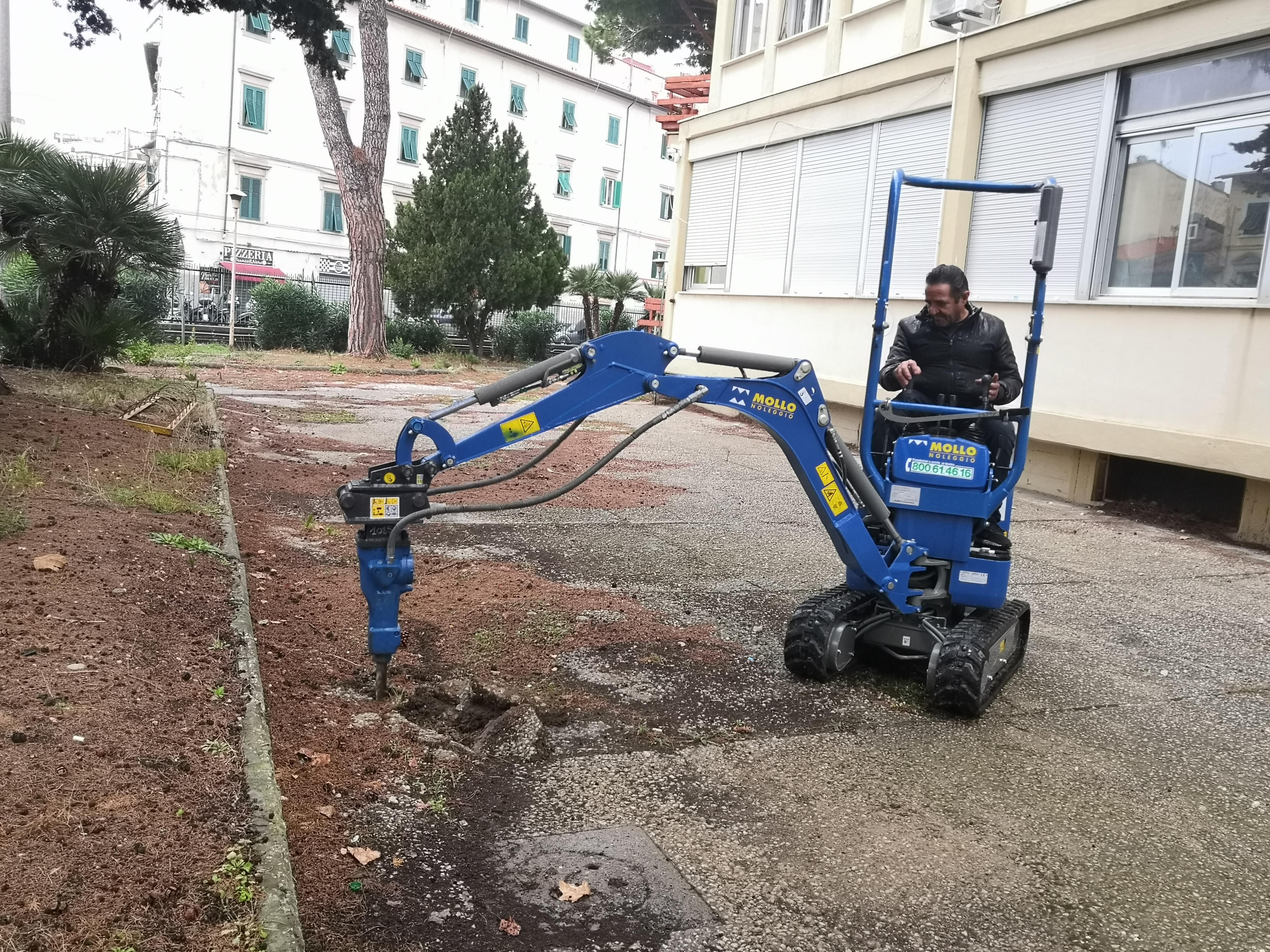 Sos sosta in via Galilei: partiti i lavori all’Iti per i motorini in cortile dell'istituto 