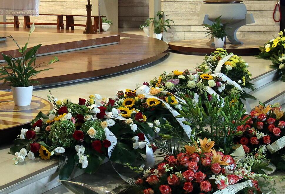 Montecatini, furti di fiori in chiesa e nei cimiteri: «Impossibile fare controlli»