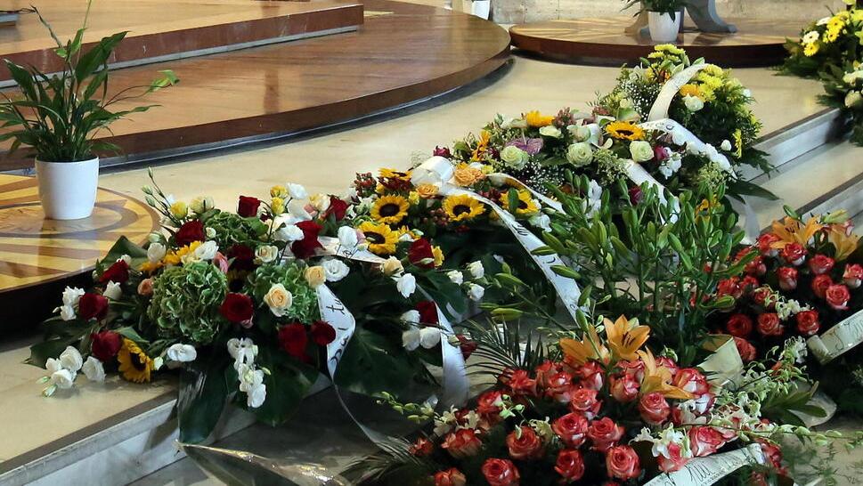 Montecatini, furti di fiori in chiesa e nei cimiteri: «Impossibile fare controlli»