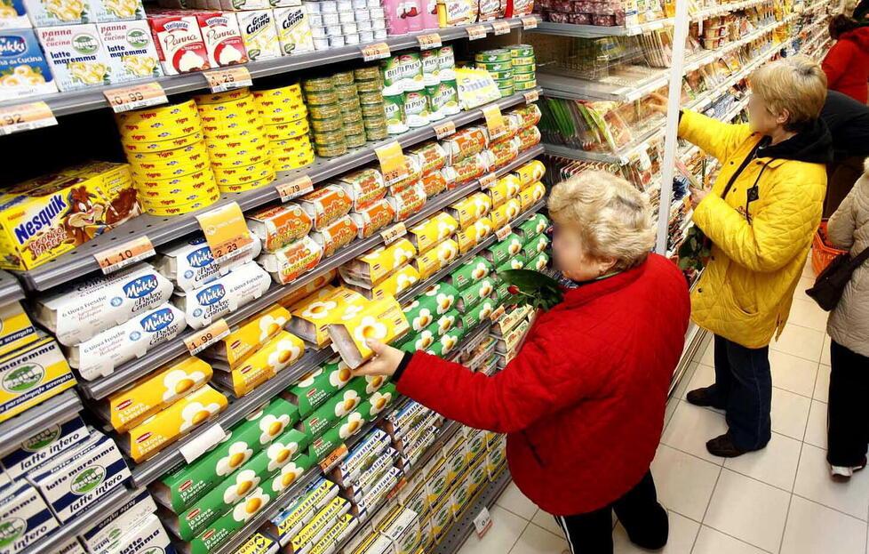 Oltre  all’etichetta, prima  di scegliere cosa comprare si guarda  sempre più al prezzo