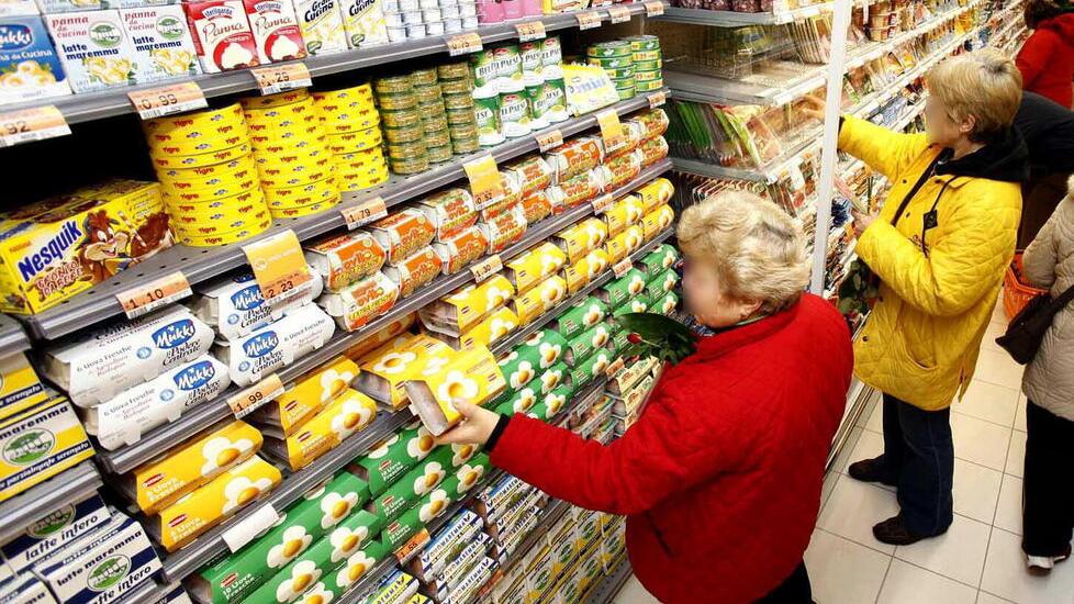 Oltre all’etichetta, prima di scegliere cosa comprare si guarda sempre più al prezzo