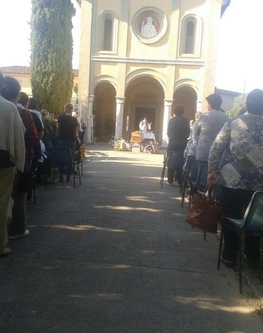 Più di mille a Barga per l’ultimo saluto a Federica 