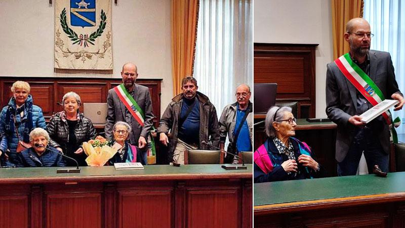 Maria Lulani in sala consiliare a Cascina con il sindaco e i familiari. Betti consegna un dono alla centenaria