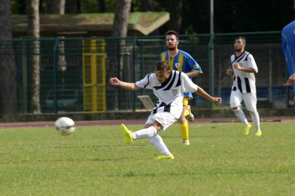 Eccellenza, il Pietrasanta vince il derby col Querceta 
