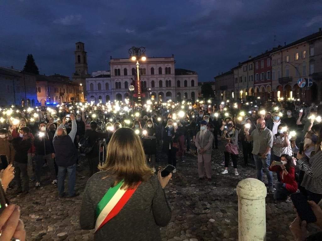 La sindaca: «Novellara vuole la verità»