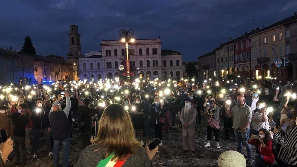 La sindaca: «Novellara vuole la verità»