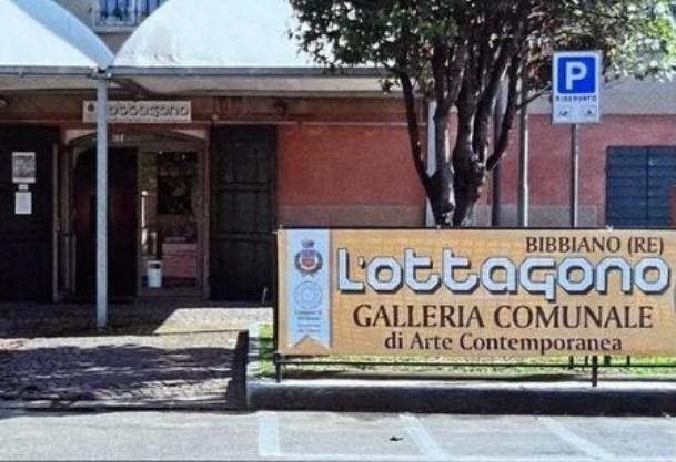 Dieci anni di mostre all'Ottagono nel libro di Panini