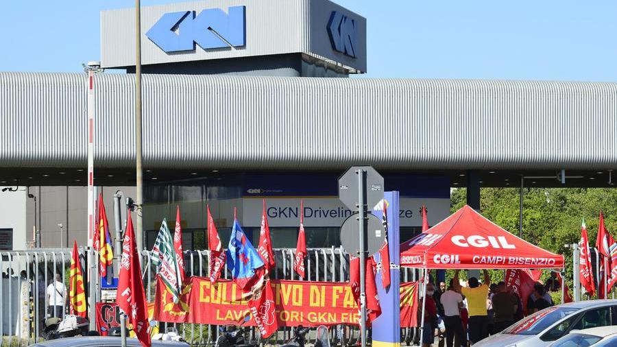 Ex Gkn, il prossimo Consiglio comunale non si terrà più in fabbrica. Il centrodestra affossa la proposta della maggioranza