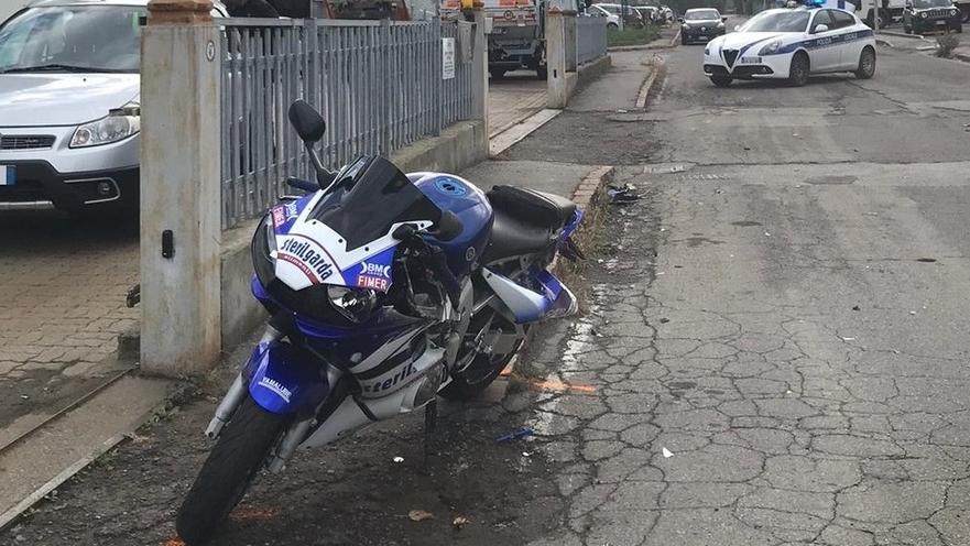 Castelnuovo Tampona un’auto con la moto Resta ferito un 30enne di Vignola