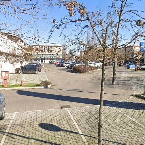 Carpi. Furto nel parcheggio dell’Eurospin «Finestrino spaccato e borsa rubata» 