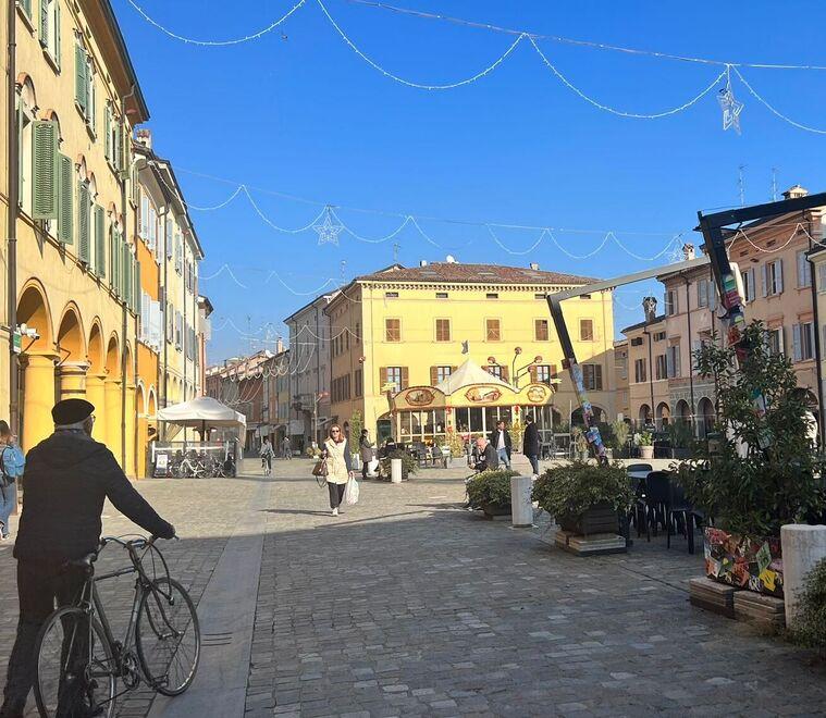 Carpi. Blackout in piazzetta: «Due pomeriggi di fila senza poter lavorare» 