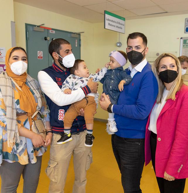 Modena. Giornata mondiale del prematuro Dono della Ferrari auto a Neonatologia