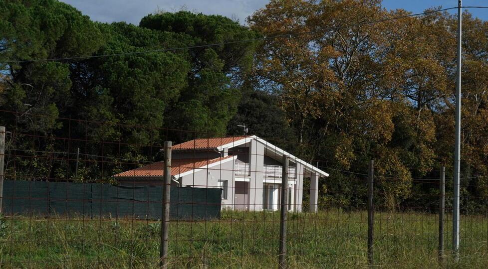 Pontedera, la casa è abusiva e va demolita: «Troppo vicina al bosco della villa»