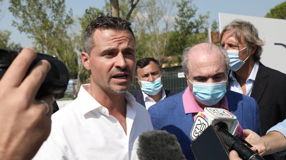 Casini: «Non mi dimetto». Ma il Pd detta le condizioni al sindaco passato con Renzi: “Niente sfiducia solo se lasci tutte le deleghe”