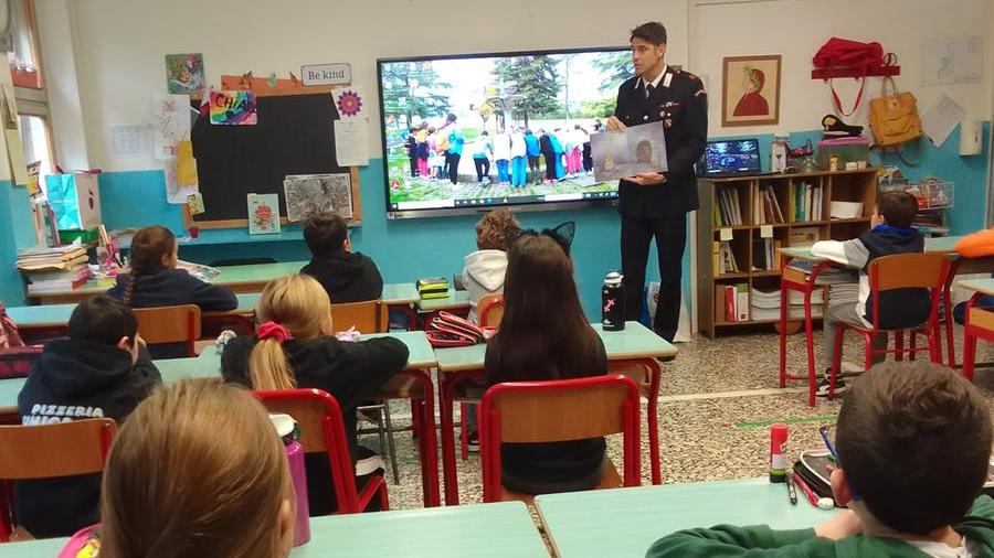 San Polo: i carabinieri leggono libri ai bambini delle elementari