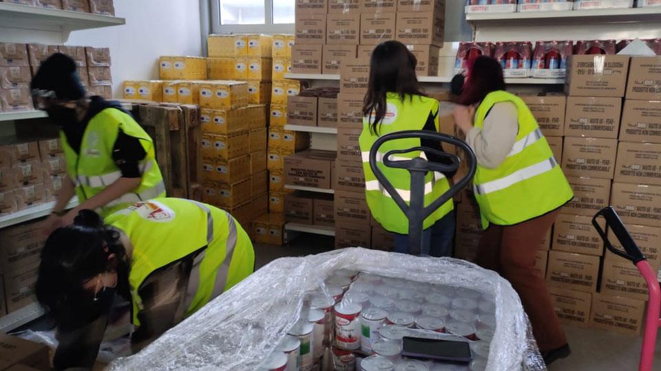 La crisi colpisce tutti, il report: «Un quarto dei poveri sono famiglie italiane»
