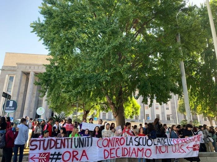 Corteo degli studenti a Cagliari: più sicurezza negli edifici