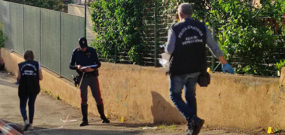 Agenti della polizia scientifica (foto d'archivio)