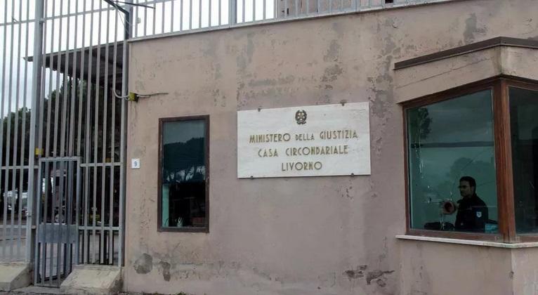 Picchia e tenta di strangolare la compagna, 43enne livornese in carcere