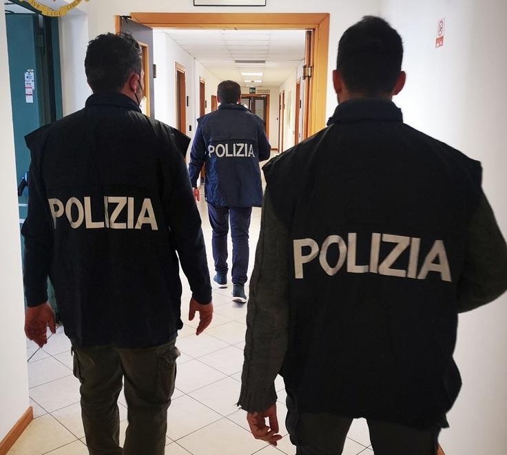Modena. Base logistica per spacciare in casa in via Emilia Est Arrestato un 25enne 
