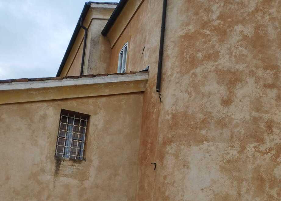 Savignano. Rubate le grondaie della chiesa «Era già accaduto nel lockdown» 