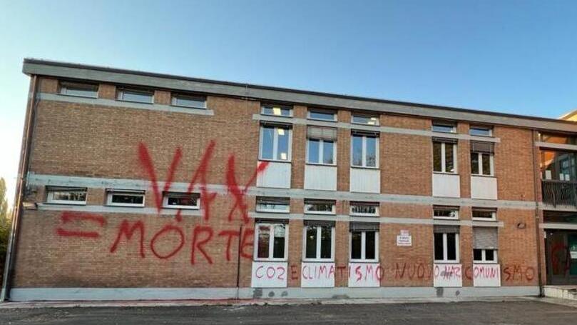 Carpi. Minacce no-vax alla preside «Pieno sostegno a Barbi»
