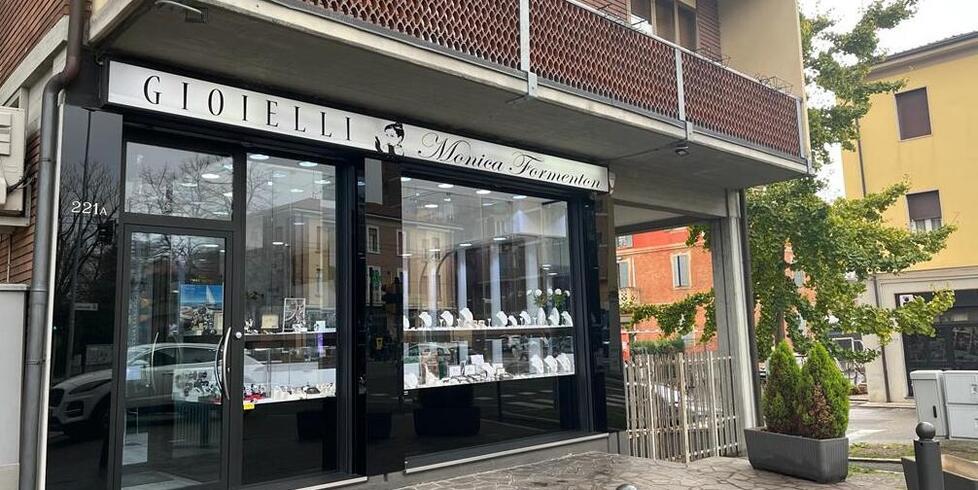 Modena. Spaccata di notte in gioielleria a San Faustino