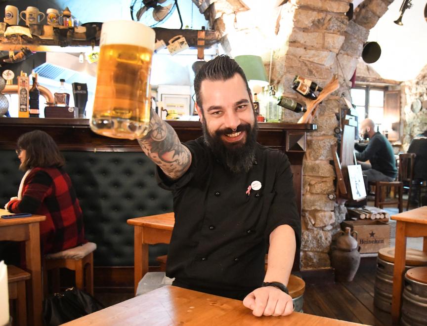 Nuoro, quarant’anni di peccati di gola con i panini no global di Cigheddu