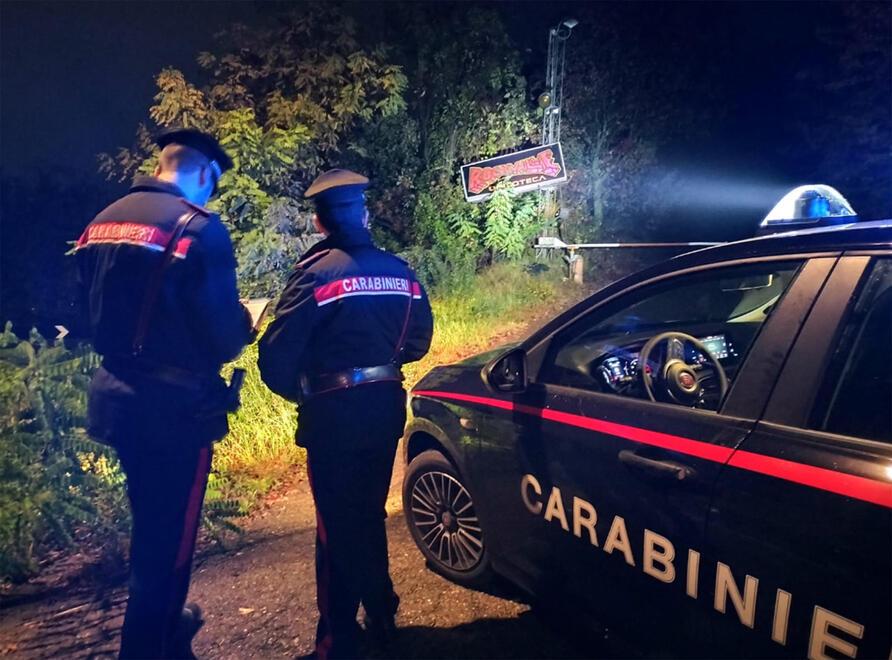 Anziani sequestrati e picchiati da tre incappucciati e armati: cercavano il figlio
