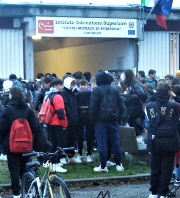 Codigoro, riscaldamento in tilt e aule gelate: studenti in sciopero 