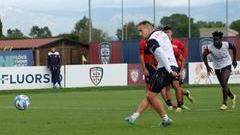 Rog calcia il rigore