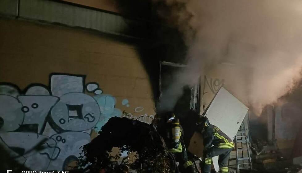 A fuoco cabina usata come rifugio: la Sacca per ore senza elettricità