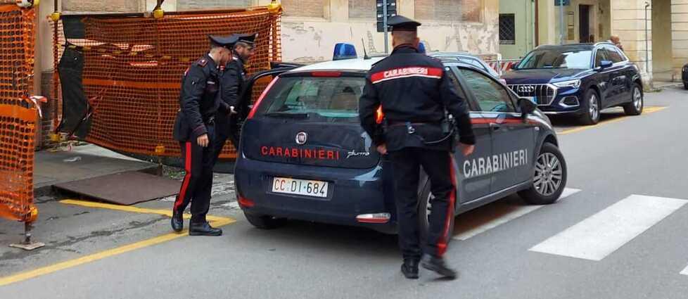 Finale Emilia: irruzione al supermarket con coltello: «Io qui vi ammazzo tutti» 