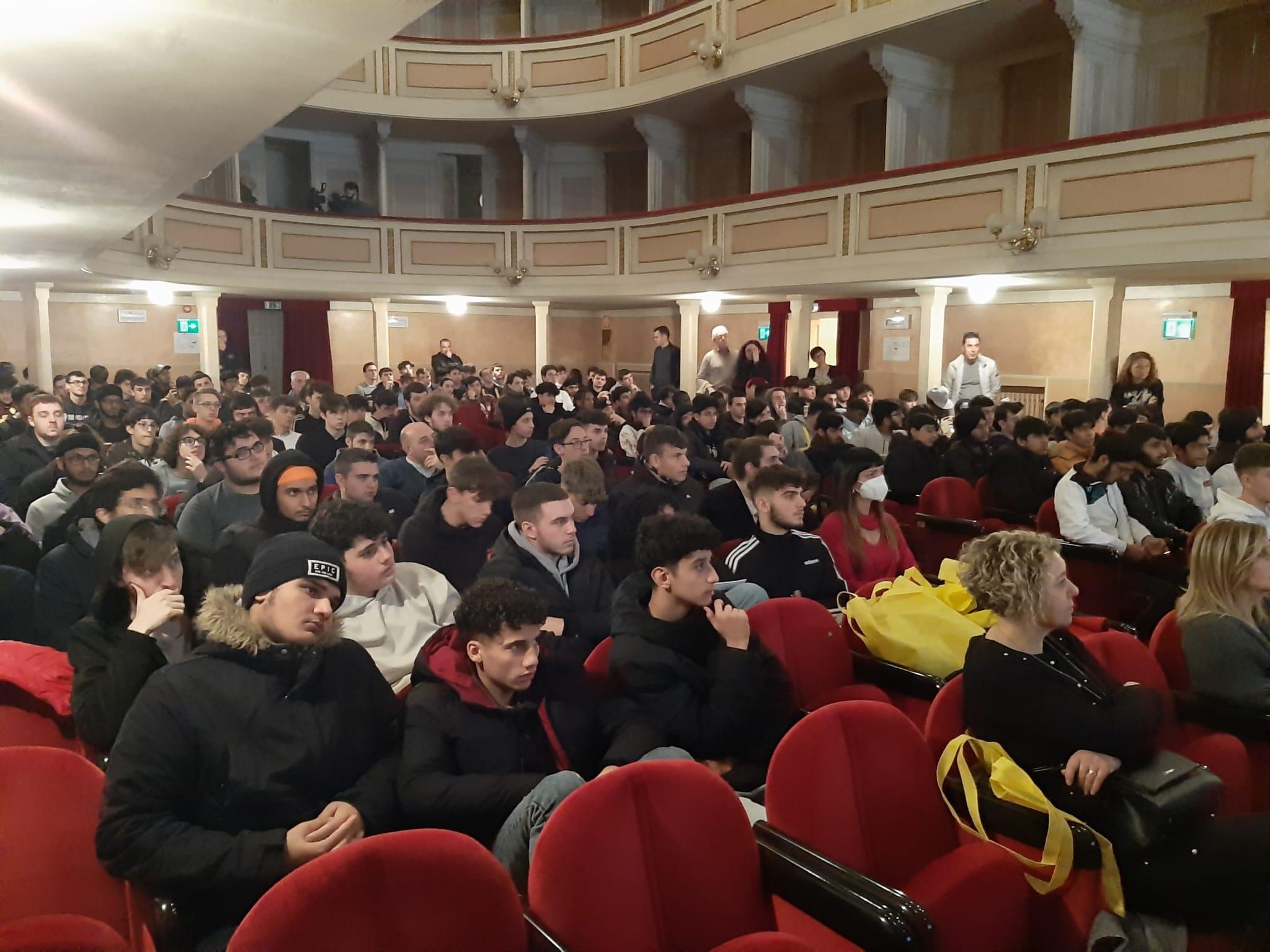 Oltre duecento studenti a lezione di sicurezza sul lavoro 