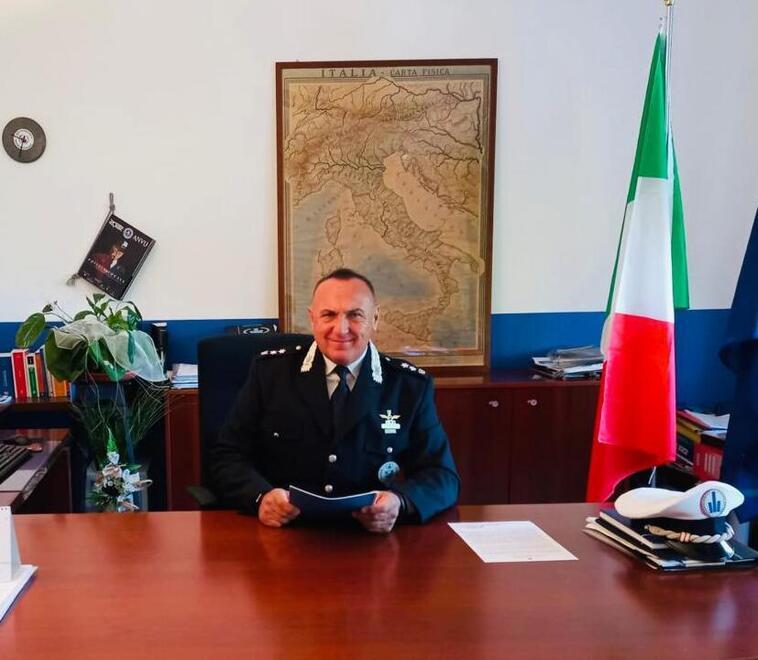 Tablet e telecamerine sul petto per gli agenti della polizia locale