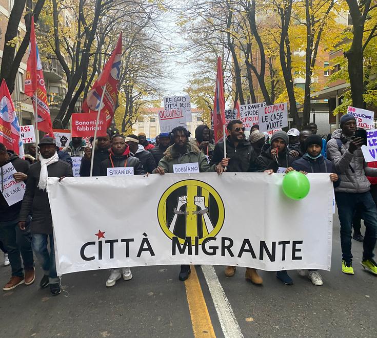 Un partecipato corteo per il diritto alla casa «Troppi affitti negati»