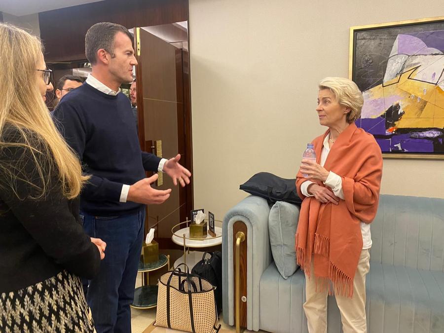 
	Giorgio Silli in aeroporto insieme a Ursula von der Leyen

